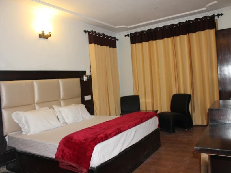 Hotel OYO 3146 Six Season Regency Jagatsukh Exterior foto