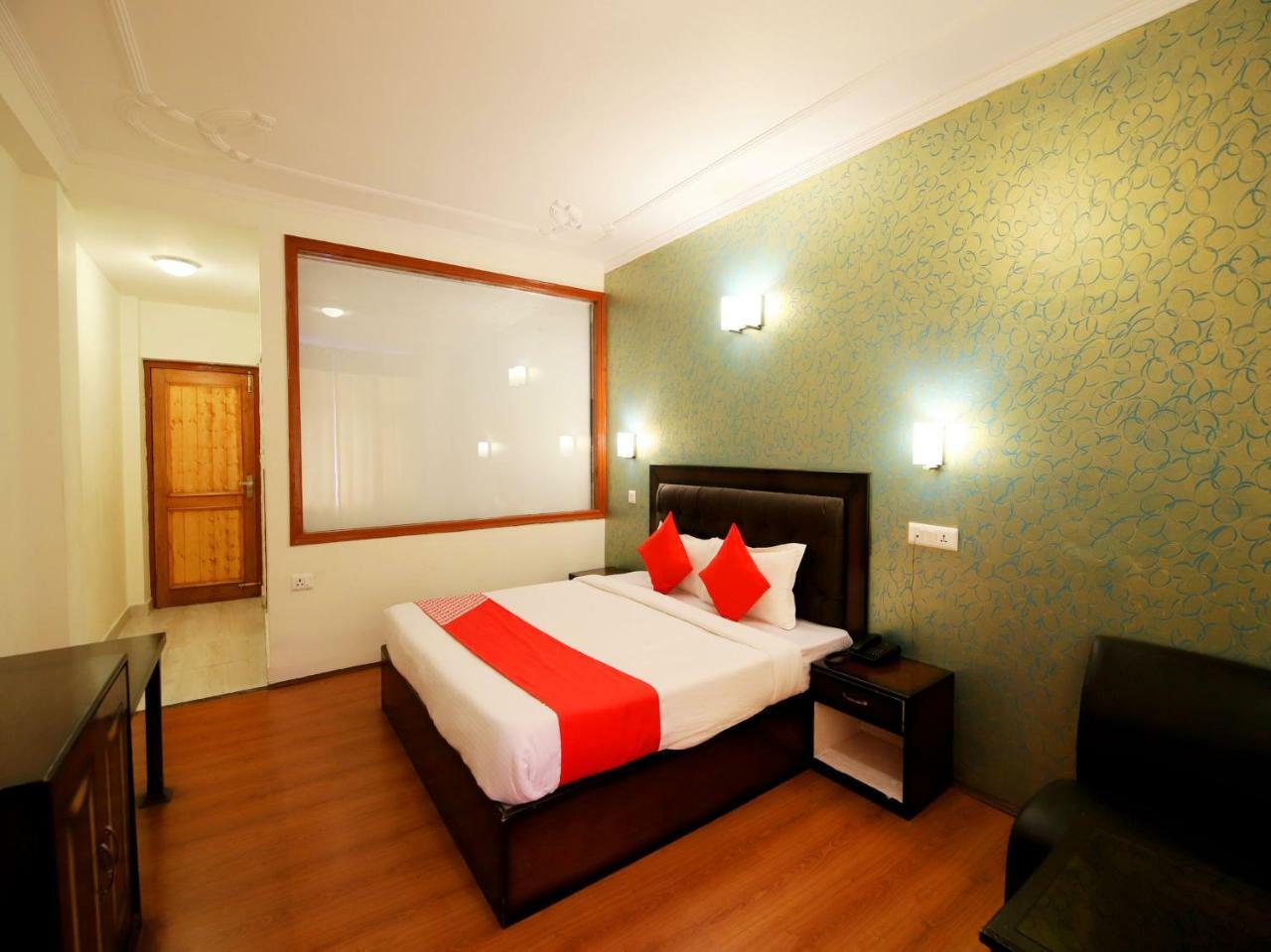 Hotel OYO 3146 Six Season Regency Jagatsukh Exterior foto