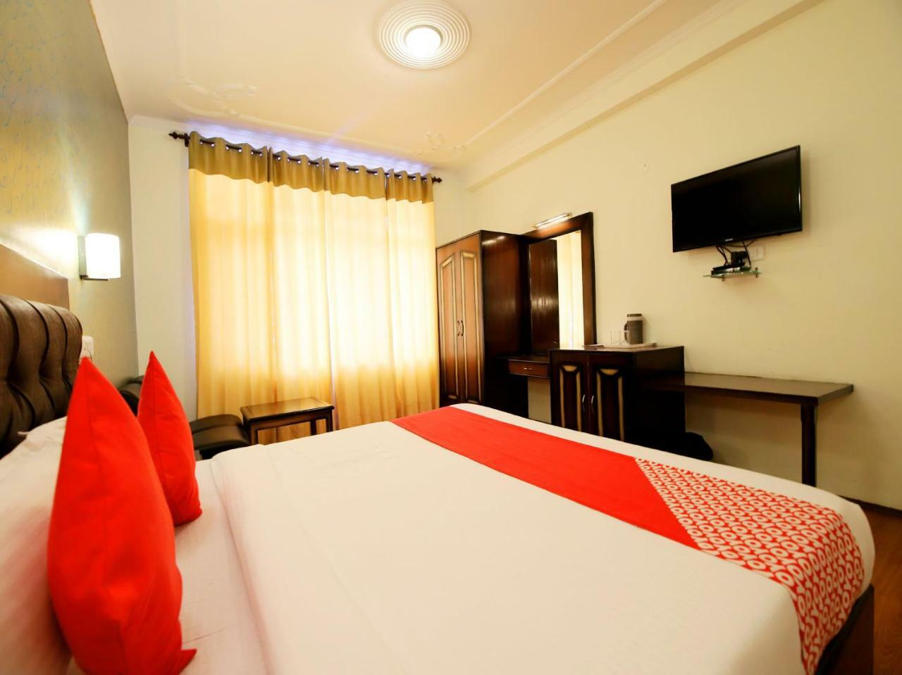 Hotel OYO 3146 Six Season Regency Jagatsukh Exterior foto