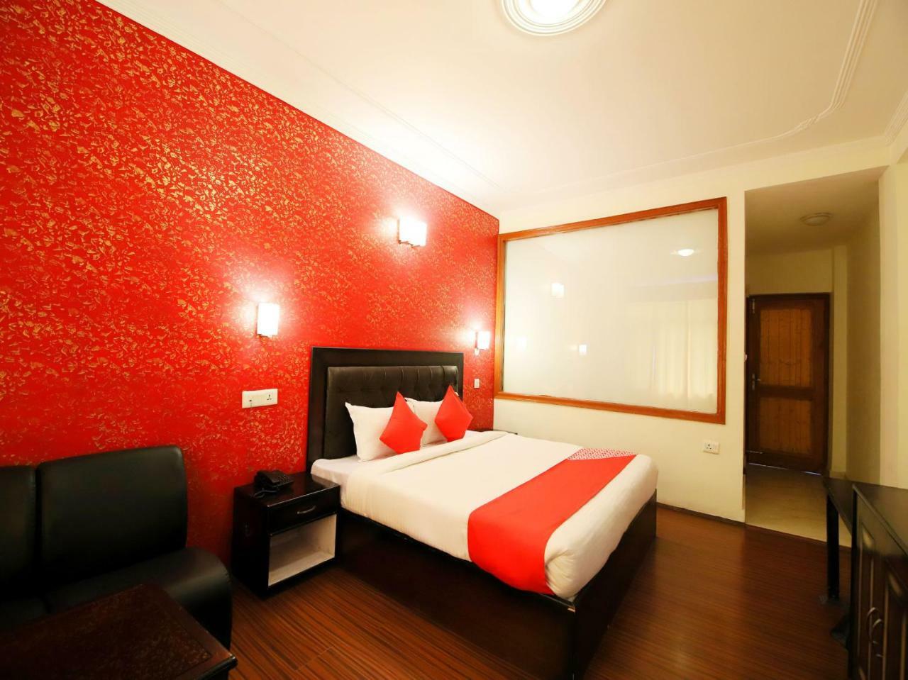 Hotel OYO 3146 Six Season Regency Jagatsukh Exterior foto